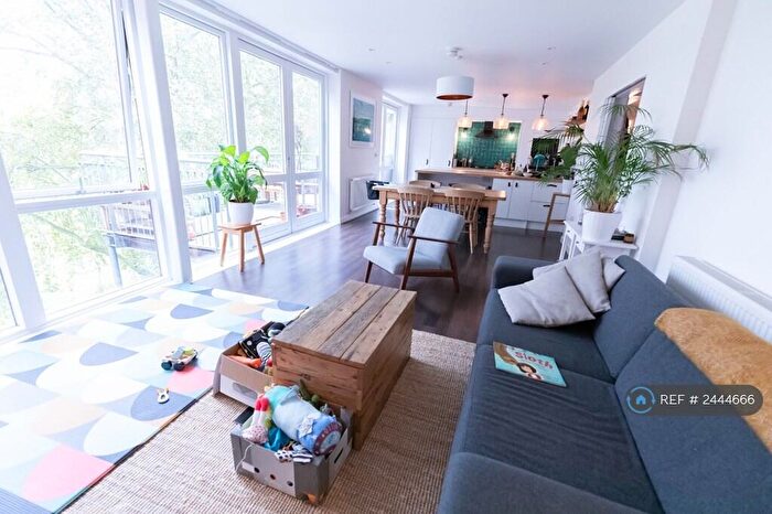 2 Bedroom Penthouse To Rent In Ellington House, London, E5