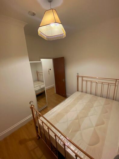 1 Bedroom Flat To Rent In Ballards Lane, London, N12