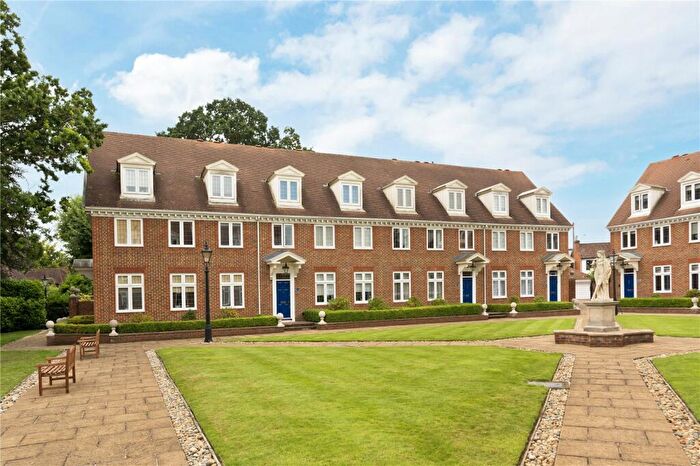 4 Bedroom End Of Terrace House For Sale In High Pine Close, Weybridge, Surrey, KT13