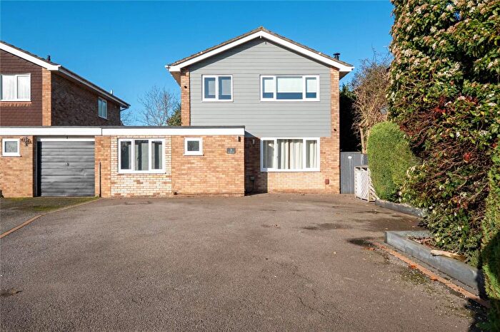 3 Bedroom Link Detached House For Sale In Ashridge Close, Bletchley, Milton Keynes, Bucks, MK3