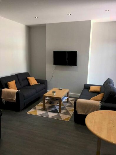 5 Bedroom End Of Terrace House To Rent In Brixton Avenue, Withington M20