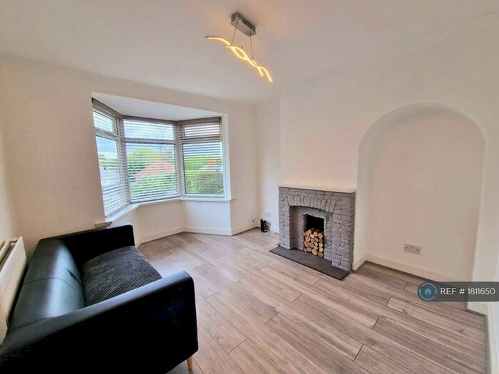 3 Bedroom End Of Terrace House To Rent In Aylesbury Crescent, Birmingham, B44