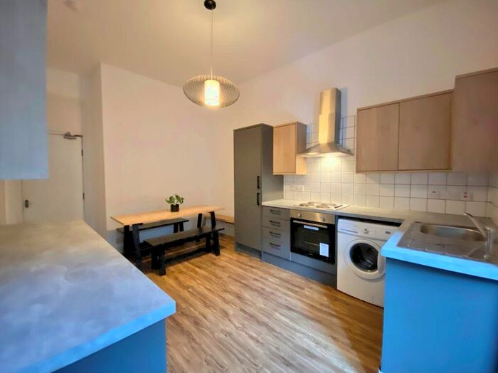 4 Bedroom Flat To Rent In Cranworth Street, Glasgow, G12