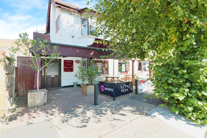 2 Bedroom Apartment To Rent In Windermere Road, Southend-on-sea, SS1