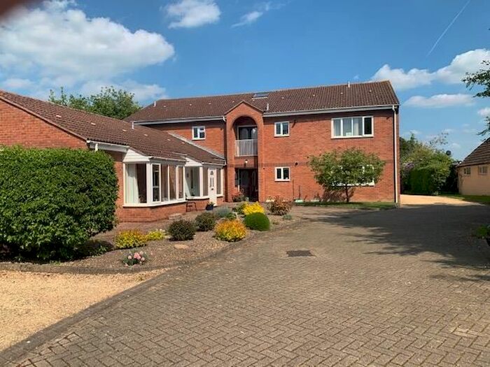 2 Bedroom Flat To Rent In Middle Road, Aylesbury, HP21