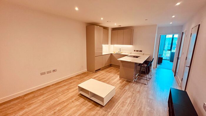 1 Bedroom Flat To Rent In Fifve, Queen Street, Salford, M3