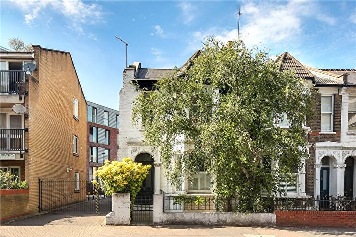 3 Bedroom Flat For Sale In Richmond Road, Hackney, London, E8