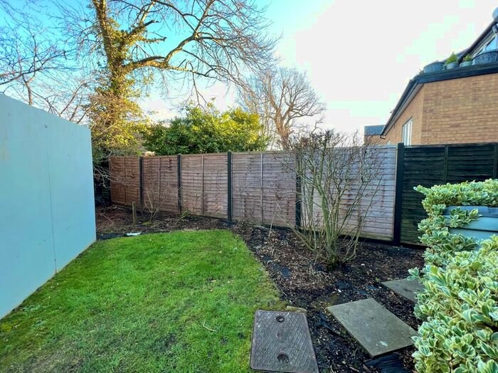 2 Bedroom Flat To Rent In Sunny Gardens Road, London, NW4