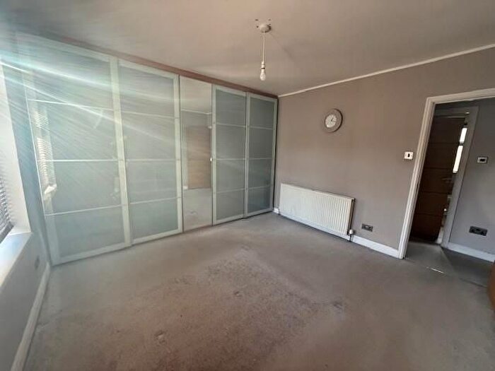 5 Bedroom Semi-Detached House For Sale In Lowther Street, Undercliffe, BD2