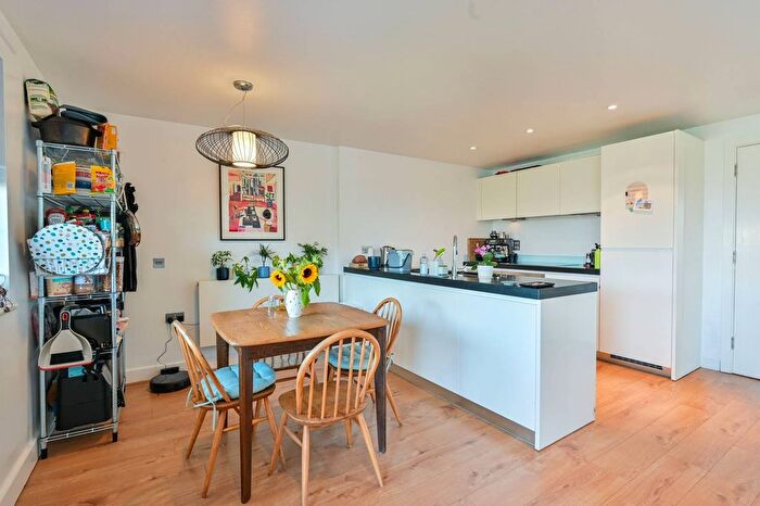 2 Bedroom Flat To Rent In Rothsay Street, London Bridge, London, SE1