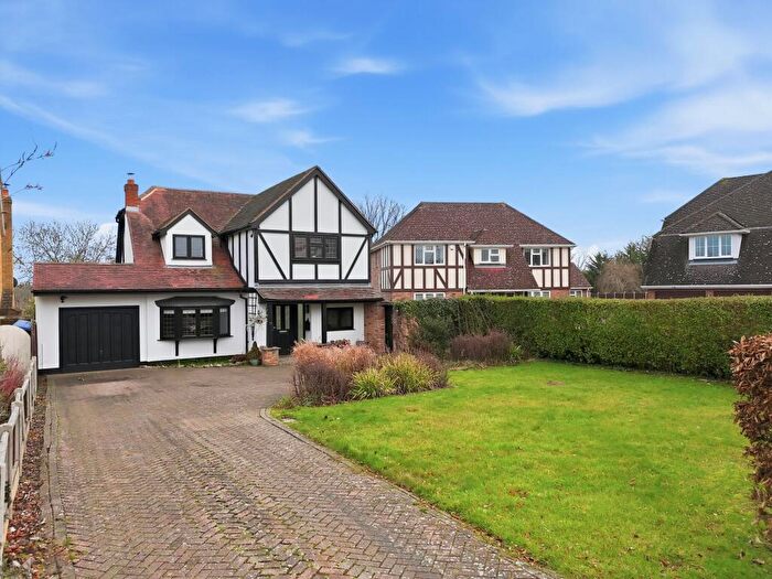 4 Bedroom Detached House For Sale In High View Rise, Crays Hill, CM11