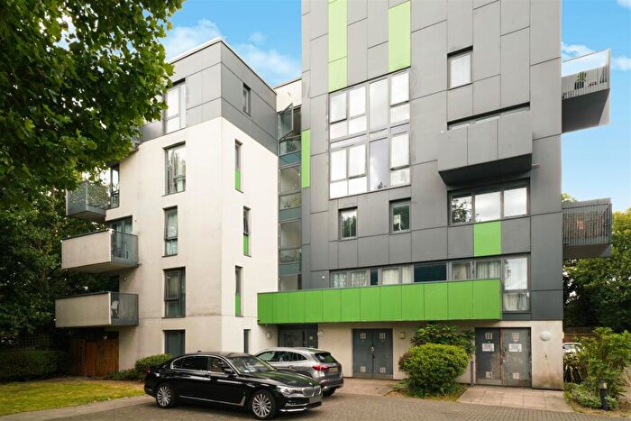1 Bedroom Flat For Sale In Ebony Court. Neasden, NW10