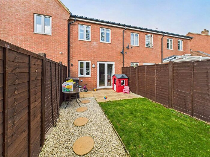 2 Bedroom Terraced House For Sale In Chappell Close, Aylesbury, Buckinghamshire, HP19