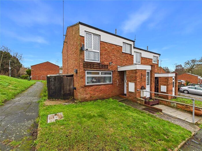 3 Bedroom Semi Detached House For Sale In Abbotsbury Close, Ipswich, Suffolk, IP2