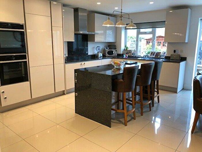 3 Bedroom House To Rent In Hedge Lane, Palmers Green, N13