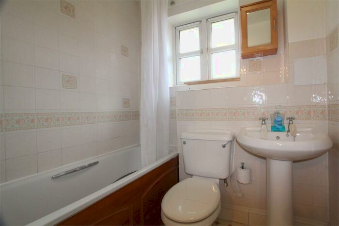 2 Bedroom Apartment To Rent In De Havilland Road, Edgware, HA8