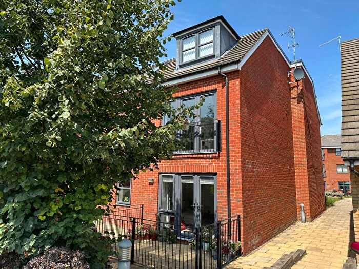 2 Bedroom Flat For Sale In Goodes Court, Royston, SG8