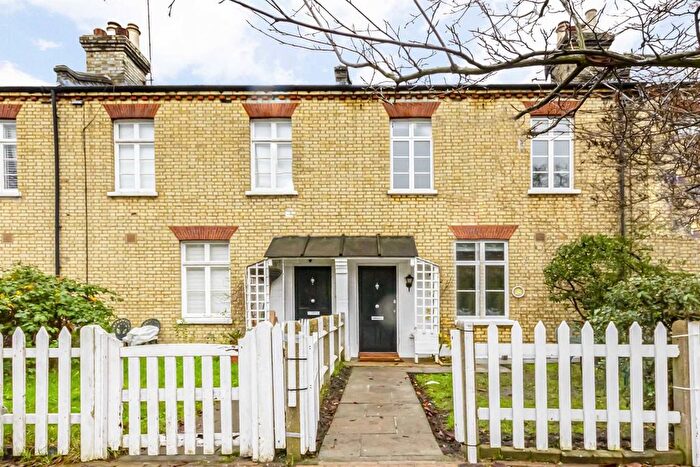 2 Bedroom Terraced House To Rent In Imperial Square, Fulham, London, SW6