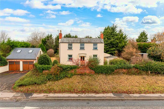 3 Bedroom Detached House For Sale In Tewkesbury Road, Coombe Hill, Gloucester, GL19