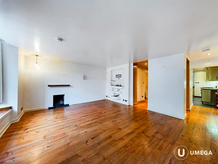 2 Bedroom Apartment To Rent In North West Cumberland Street Lane, New Town, Edinburgh, EH3