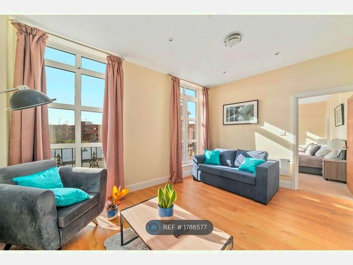 2 Bedroom Flat To Rent In Victoria House, Maidenhead, SL6