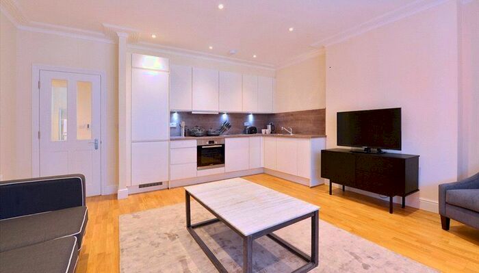 2 Bedroom Flat To Rent In Hamlet Gardens, Hammersmith, London, W6