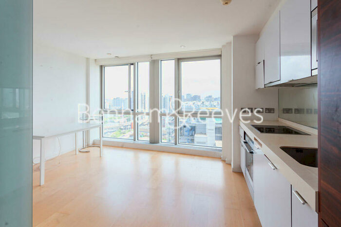 Studio To Rent In Ontario Tower, Fairmont Avenue, E14