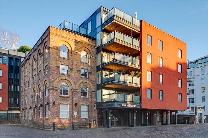 3 Bedroom Flat To Rent In Oval Road, Camden, London, NW1