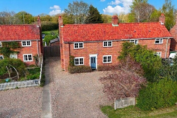 5 Bedroom Semi Detached House For Sale In School Road, Fritton, Norwich, NR15