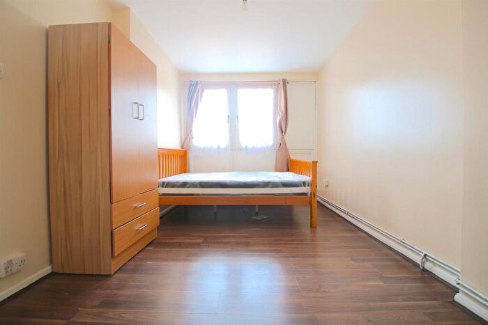 3 Bedroom Flat To Rent In Moody Street, London, E1