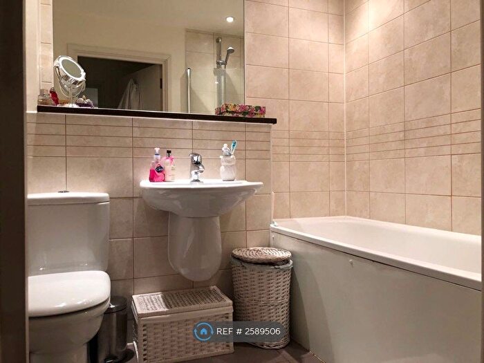 2 Bedroom Flat To Rent In Merchant Street, London, E3