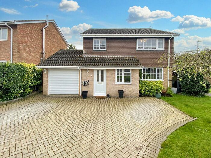 4 Bedroom Detached House For Sale In Lordsfield Gardens, Overton, Basingstoke, RG25