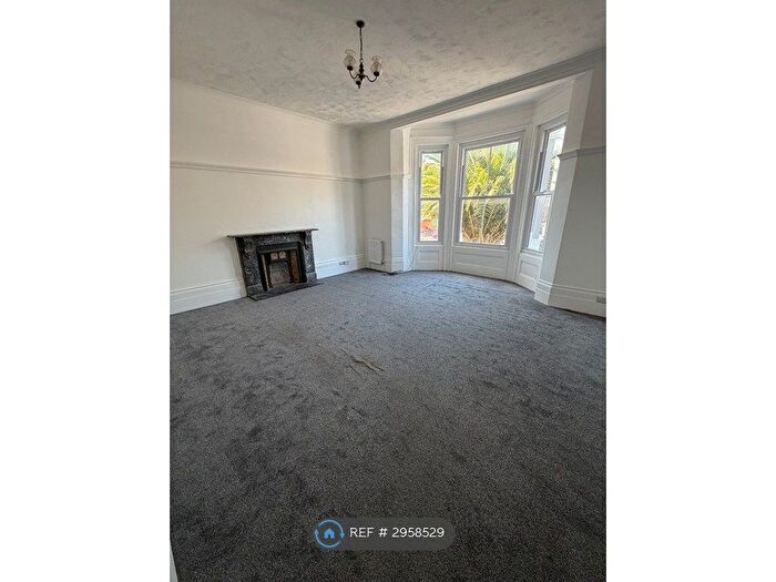 2 Bedroom Flat To Rent In Holmesdale Gardens, Hastings, TN34