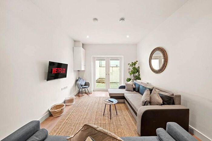 2 Bedroom Flat To Rent In Brecknock Road, London, N7