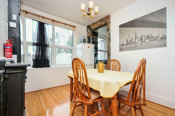 2 Bedroom Flat To Rent In Well Hall Road, London, SE9