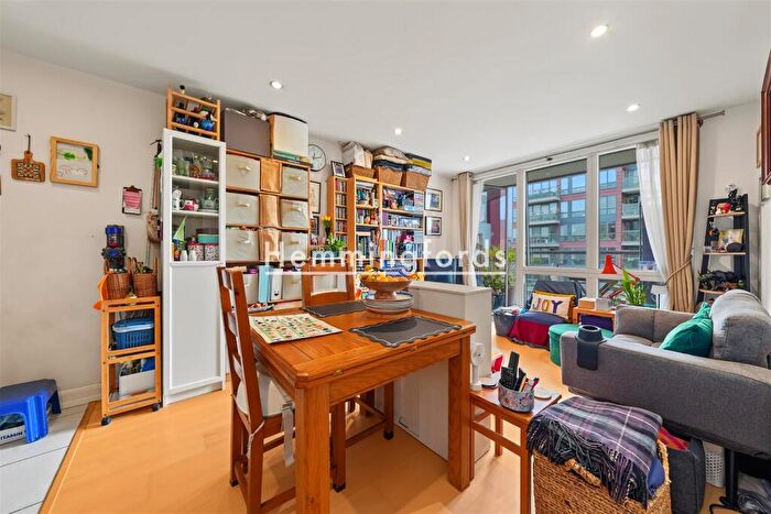1 Bedroom Apartment For Sale In Kingsland Road, London, E8