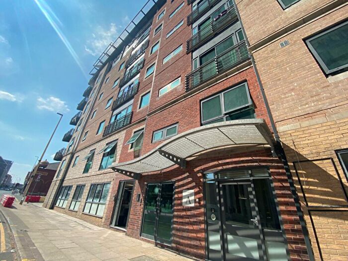 2 Bedroom Flat To Rent In Chapel Street, Salford, M3