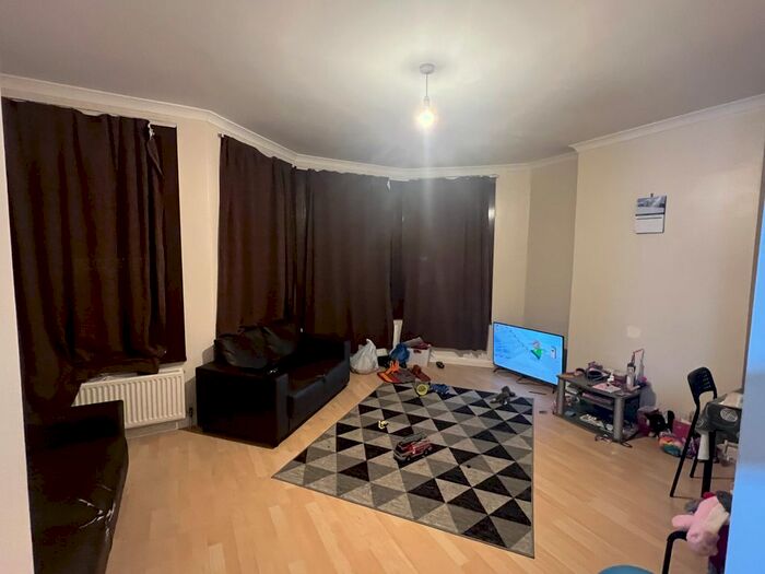 2 Bedroom Maisonette To Rent In Pinner Road, North Harrow, Harrow, HA1