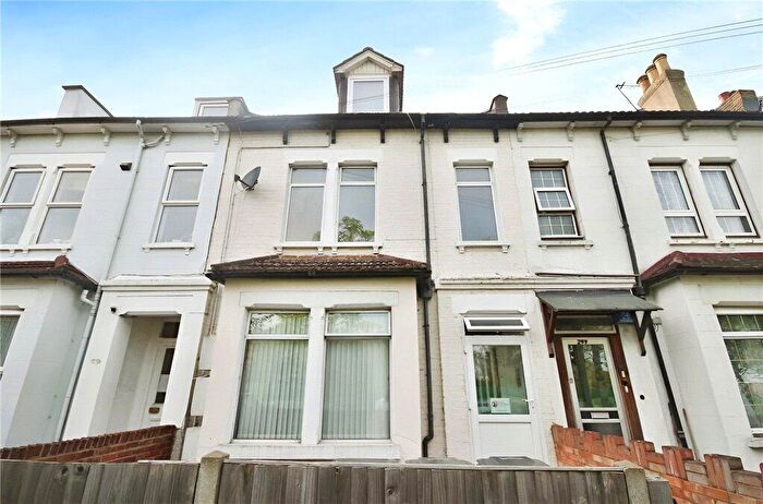 2 Bedroom Apartment To Rent In Sydenham Road, Croydon, CR0