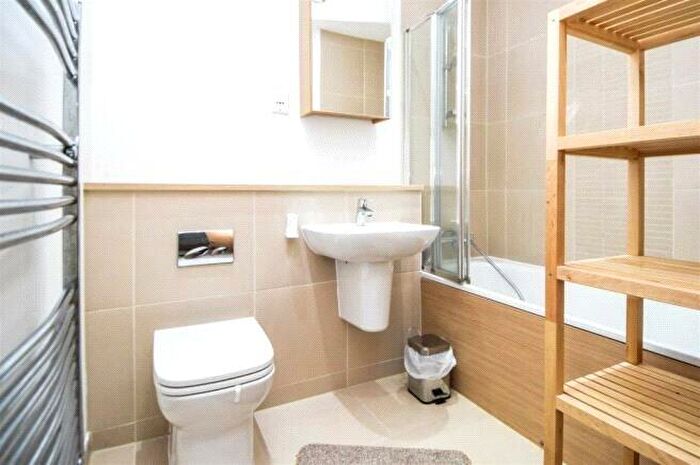 2 Bedroom Flat To Rent In Cofton Park Close, Rednal, Birmingham, West Midlands, B45