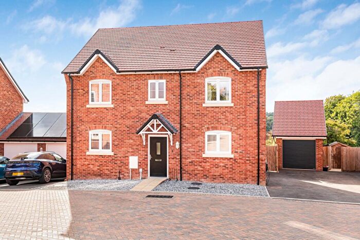 4 Bedroom Detached House For Sale In Cowslip Meadow, Alton, Hampshire, GU34