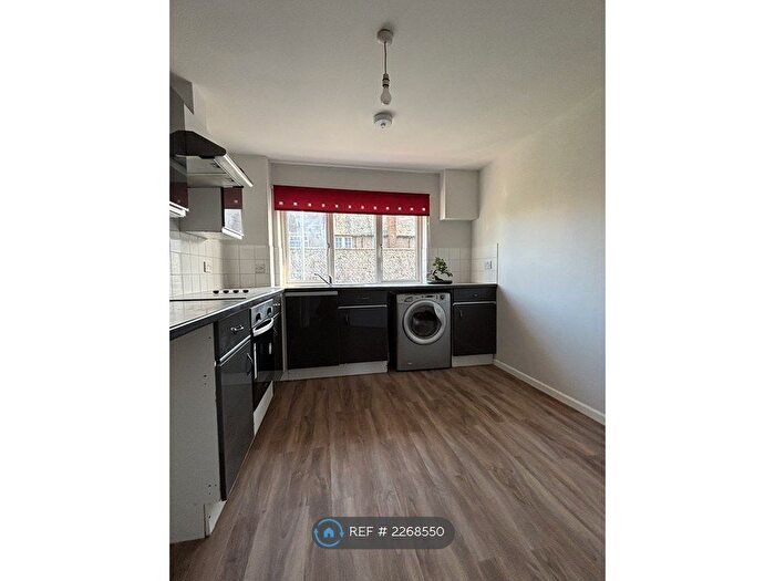 2 Bedroom Flat To Rent In Abbot Walters Court, Evesham, WR11