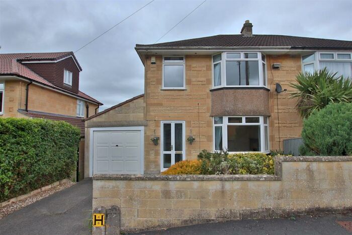 3 Bedroom House To Rent In Holcombe Close, Bathampton, BA2
