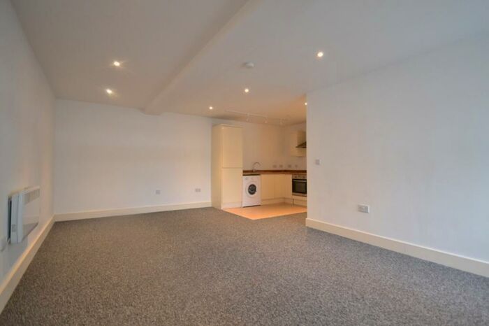 2 Bedroom Flat To Rent In Storrington, West Sussex, RH20