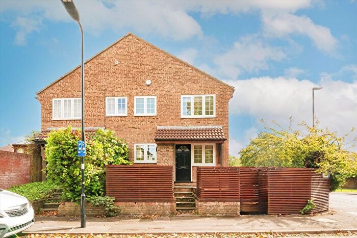 1 Bedroom Semi-Detached House To Rent In Sawyers Lawn, West Ealing, W13