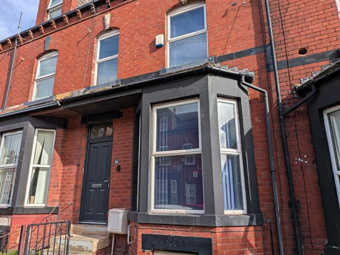 8 Bedroom House To Rent In Hessle Place, Headingley, Leeds, LS6