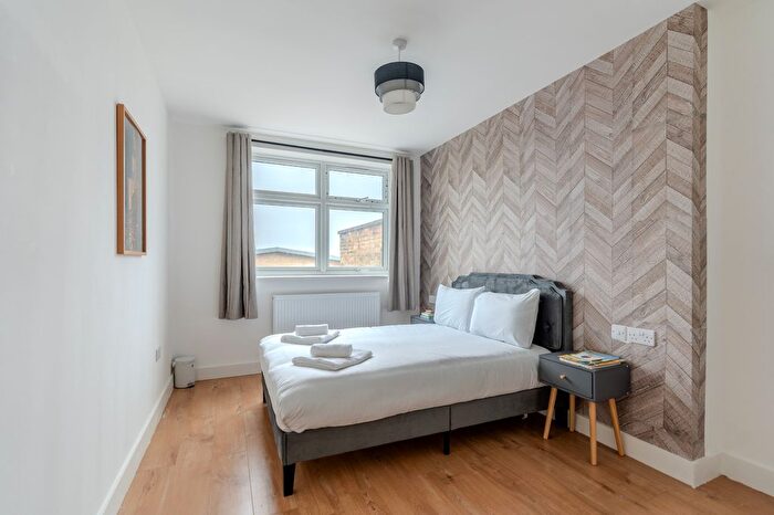 2 Bedroom Flat To Rent In Rushey Green, London, SE6