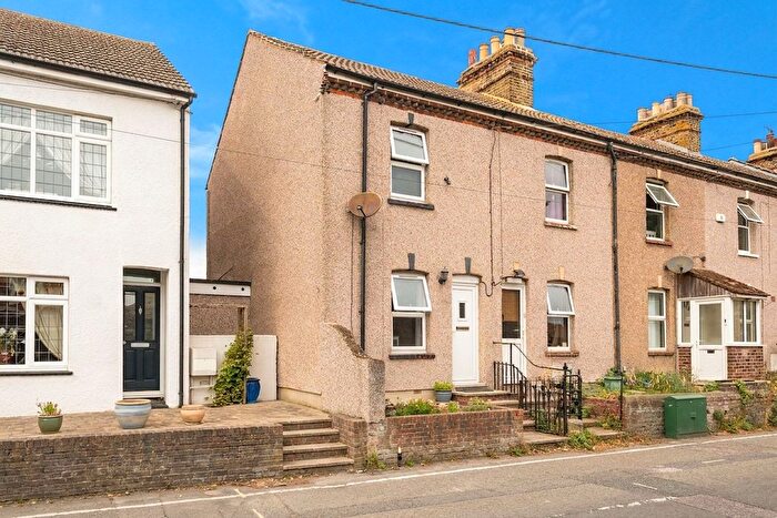3 Bedroom End Of Terrace House For Sale In Church Street, Cliffe, Rochester, Kent., ME3