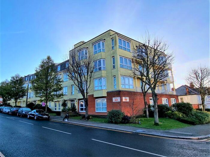 1 Bedroom Flat To Rent In Station Road, Westcliff-On-Sea, SS0