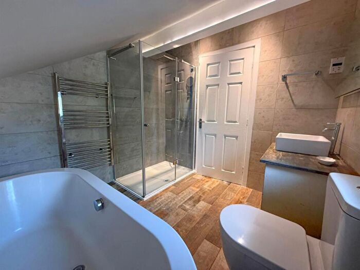 3 Bedroom Maisonette For Sale In Weavers Walk, Silsden, BD20